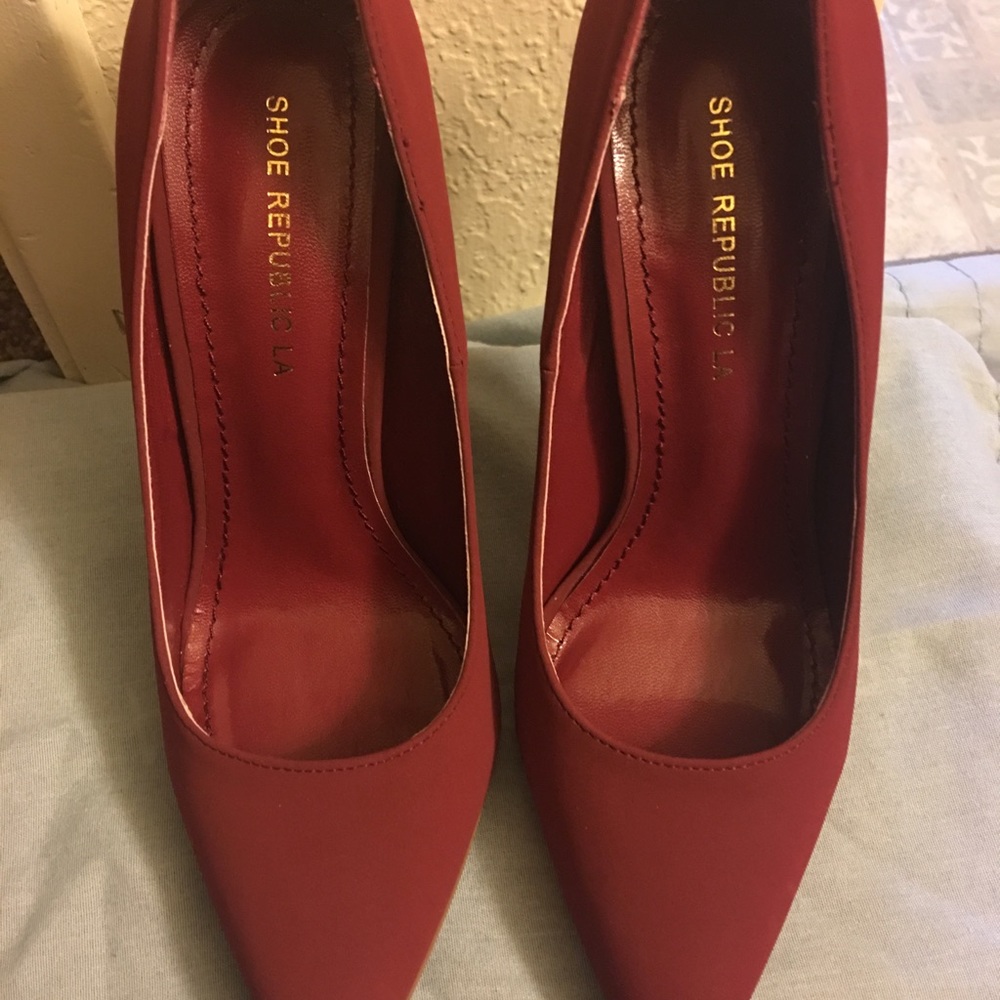Burgundy pointed heels